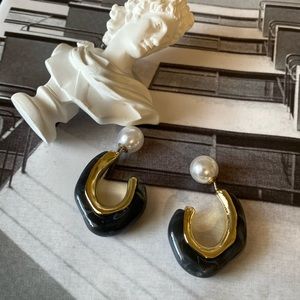 Gold plated earrings- soooo elegant!!